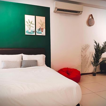 The Landmark By Katana 3Br To 4Br Luxury Seaview Landmark Homestay At Gurney 15-16Pax 无敌海景套房 Tanjung Tokong Exterior photo